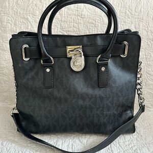 MK Medium signature shoulder bag w/handle straps